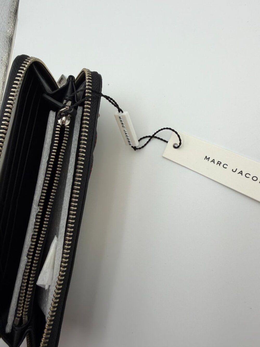 NEW Marc Jacobs Zip Around Wallet - Picture 6 of 6